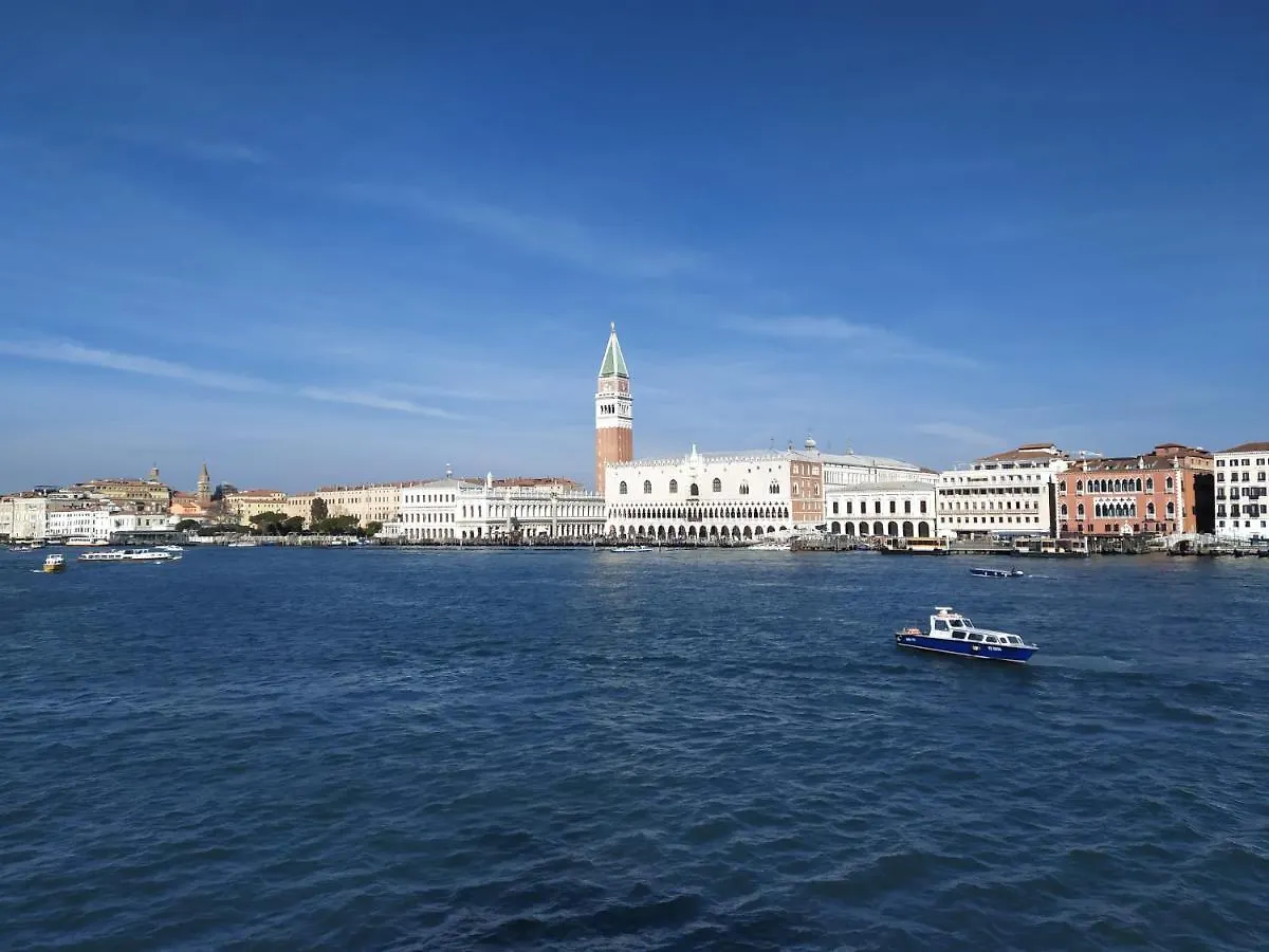 Favorita Apartments Venezia البندقية-ليدو